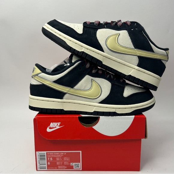 Nike Dunk Low WMNS LX “Black Team Gold” 2023